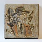 Maskuliininen Alter ego – teospari, 2025, rakukeramiikka + lyöntimetallikulta, 22 x 22 x 4 cm